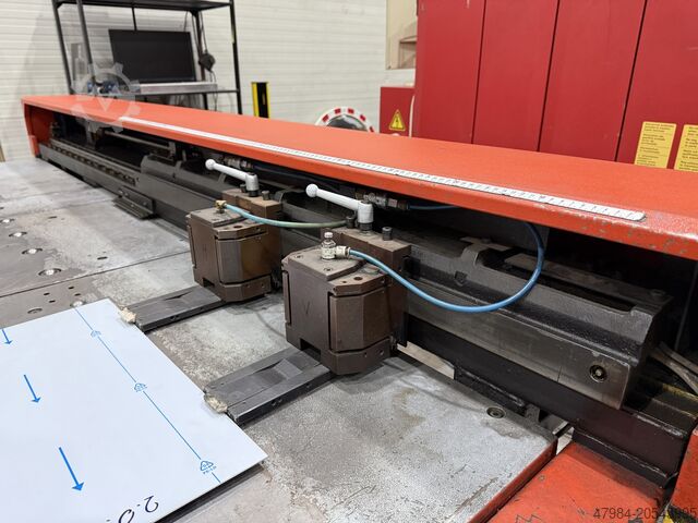 Máquina de perfuração e dobragem AMADA ARIES 245