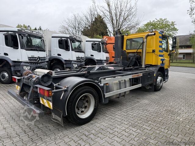 Tipper truck Daf CF 220 Haken Ex-Flughafen