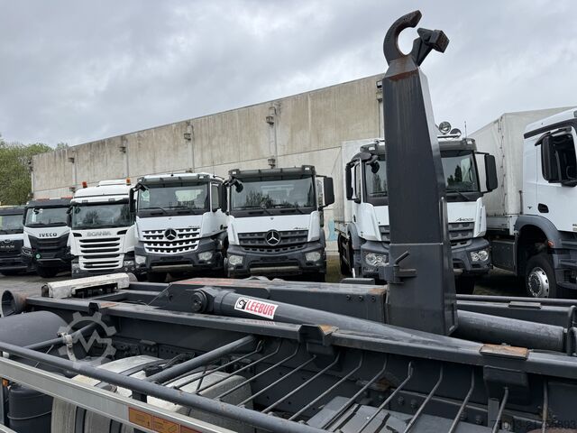 Tipper truck Daf CF 220 Haken Ex-Flughafen