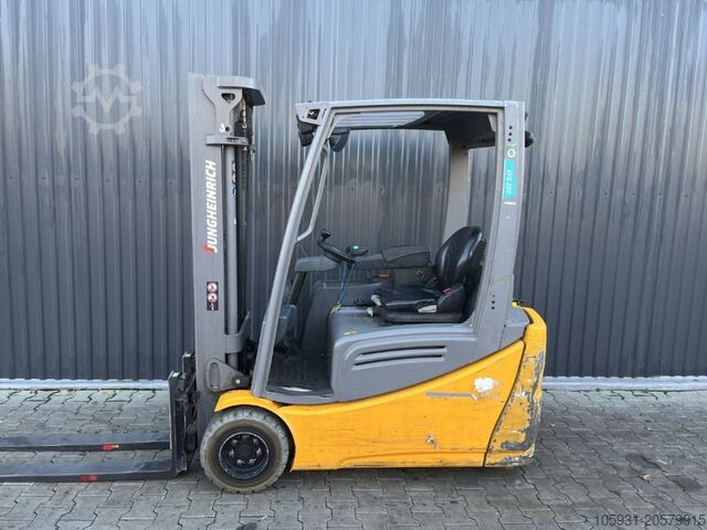 Elektryczny wózek widłowy 3 kołowy Jungheinrich EFG220