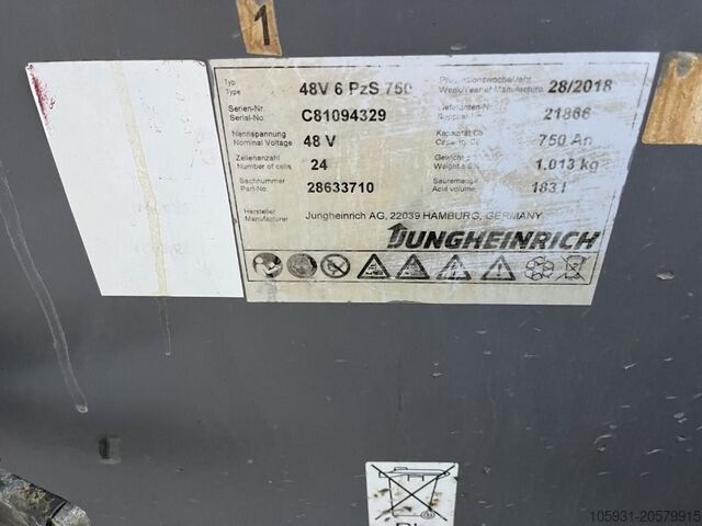 Elektryczny wózek widłowy 3 kołowy Jungheinrich EFG220