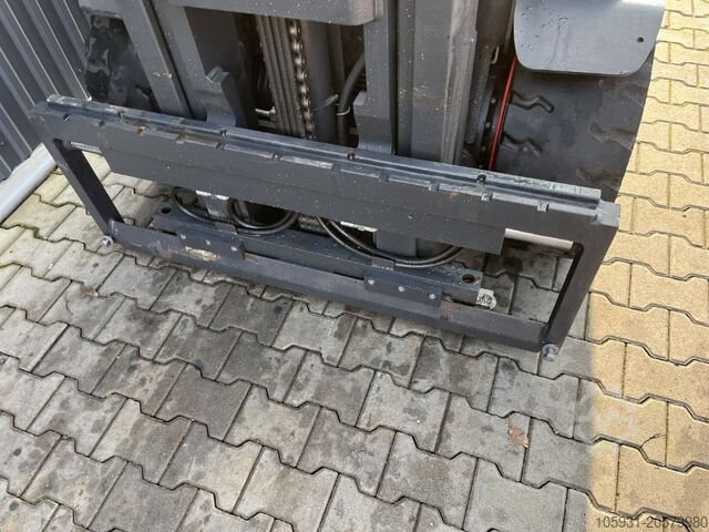 Elektryczny wózek widłowy 4-kołowy Linde E35H-01/600