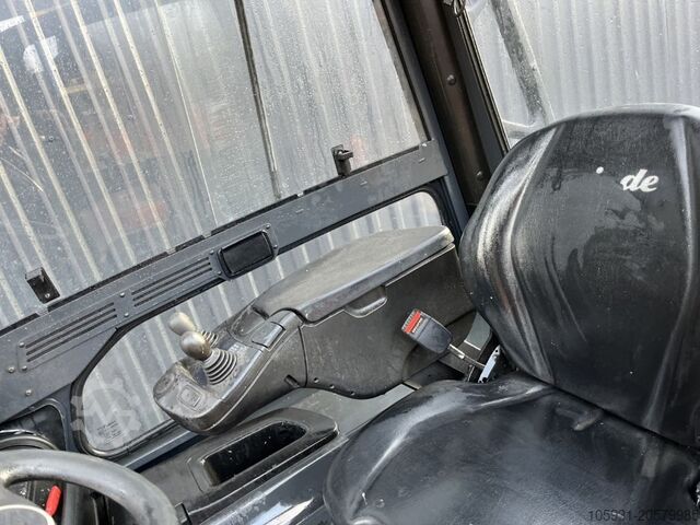 Elektryczny wózek widłowy 4-kołowy Linde E30L-01