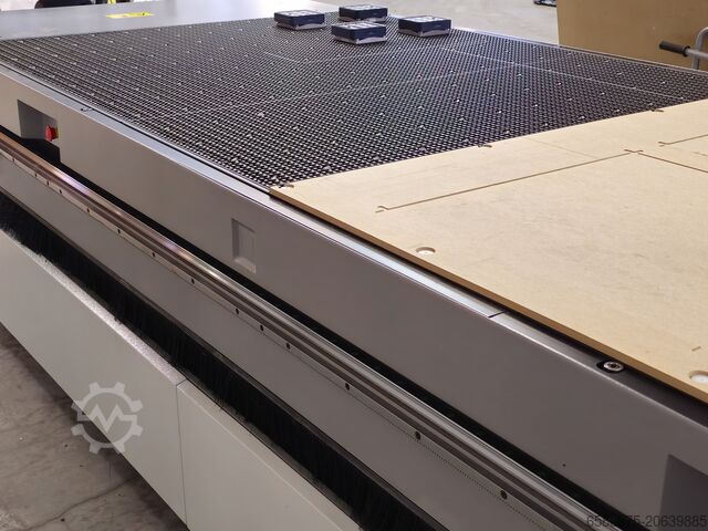 Centru de prelucrare CNC aproape nou, echivalent cu unul nou Biesse Rover K 1536 FT