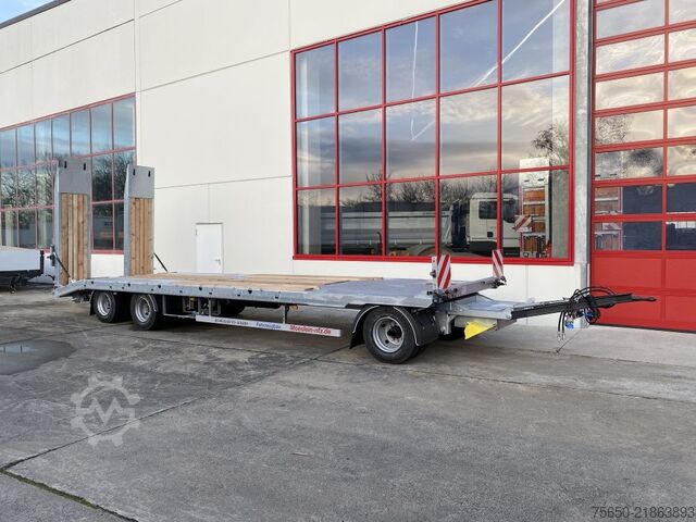 Rimorchio a pianale ribassato Möslein T 3-9,20 F Blatt  3 Achs Tieflader mit gerader Ladefläche 9 m, Neufahrzeug