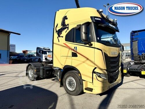 Standard road tractor Iveco X-Way 510 Hi-Traction 4x4