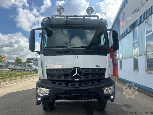 Valníkový nákladní automobil s plachtou MERCEDES-BENZ 1827 Arocs 4x4 Fahrschulausrüstung