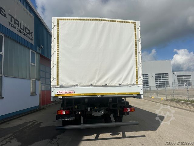 Valníkový nákladní automobil s plachtou MERCEDES-BENZ 1827 Arocs 4x4 Fahrschulausrüstung