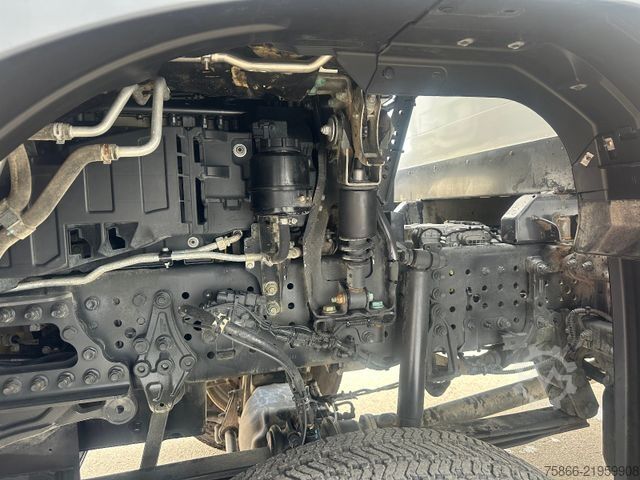 Valníkový nákladní automobil s plachtou MERCEDES-BENZ 1827 Arocs 4x4 Fahrschulausrüstung