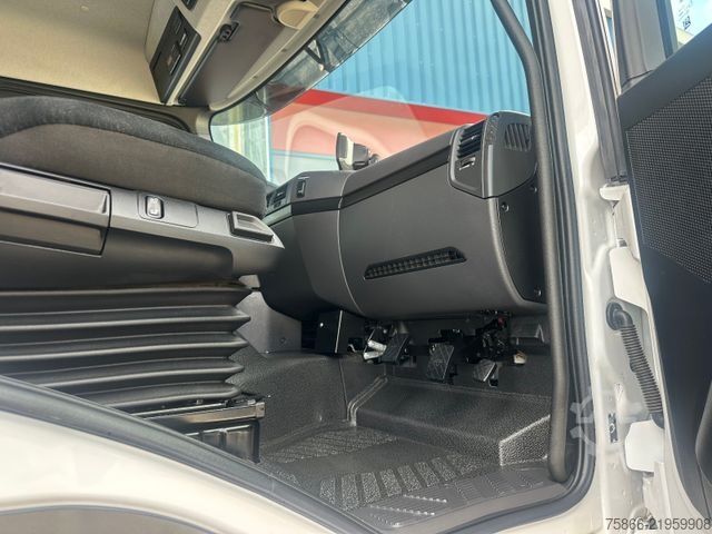 Valníkový nákladní automobil s plachtou MERCEDES-BENZ 1827 Arocs 4x4 Fahrschulausrüstung
