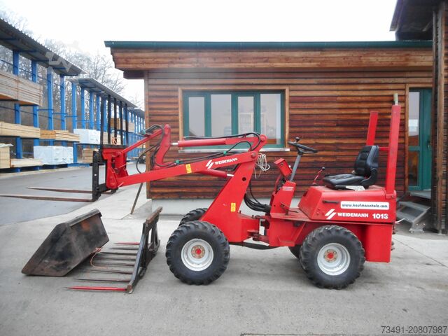 Udvari rakodó Weidemann 1013 mit 3 Anbaugeräte