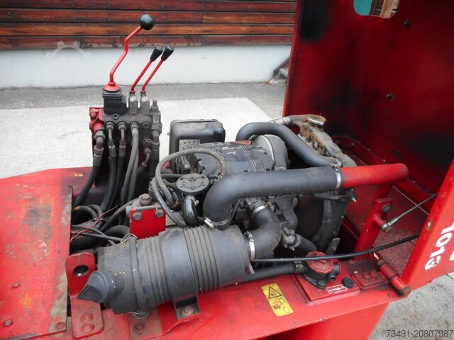 Udvari rakodó Weidemann 1013 mit 3 Anbaugeräte