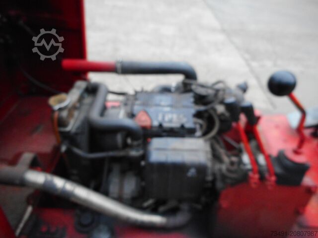 Udvari rakodó Weidemann 1013 mit 3 Anbaugeräte