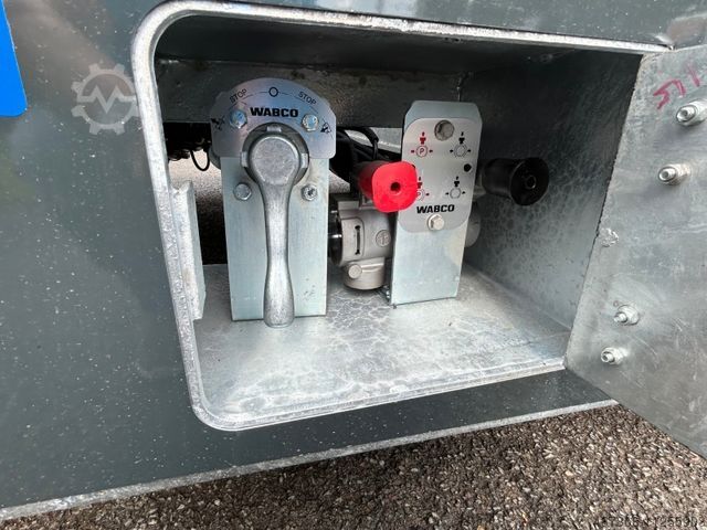 Auto met oplegger Aksoylu Truck brancard