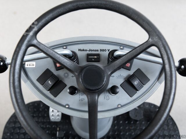 Σκούπα Hako Jonas 980 V βενζίνης Hako Jonas 900 V - 2010Bj - 892h - 5700m²/h