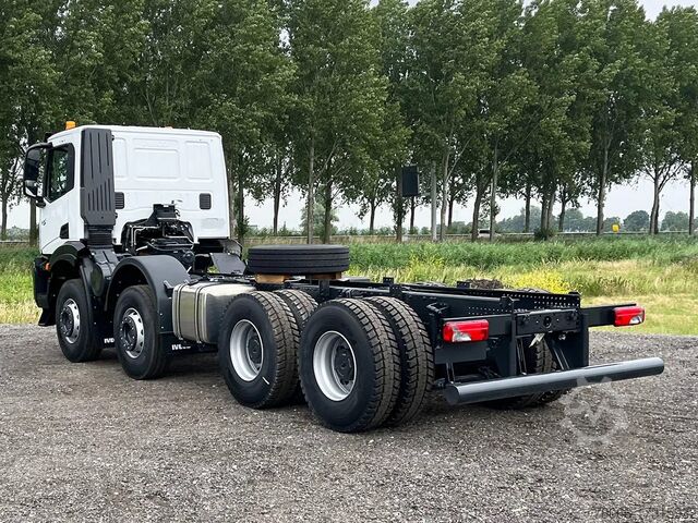 Chassis met cabine Iveco T-Way AD410T43H AT Chassis Cabin