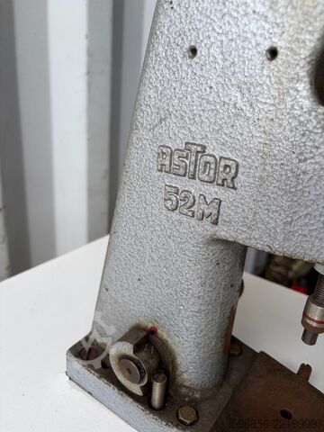Χειροκίνητη πρέσα ASTOR 52M για πριτσίνωμα / συμπίεση – 2 τεμάχια Prasa ręczna ASTOR 52M do nitowania / zaciskania – 2 sztuki Prasa ręczna ASTOR 52M do nitowania / zaciskania – 2 sztuki