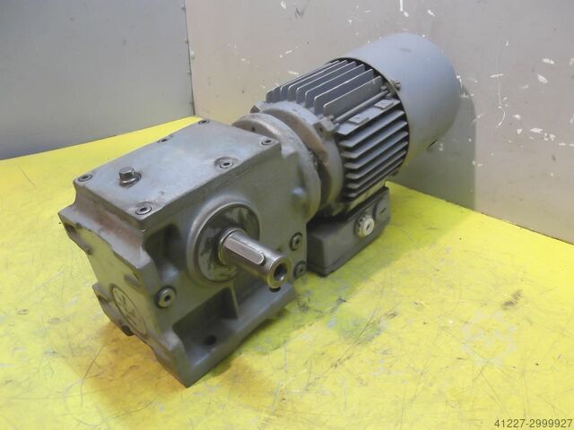 Převodový motor 0,37 kW 136 ot / min SEW-EURODRIVE S40DT71D-4B