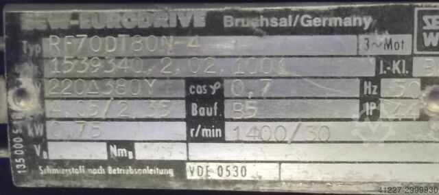 Motorreductor 0,75 kW 30 rpm SEW-EURODRIVE RF70DT80N-4