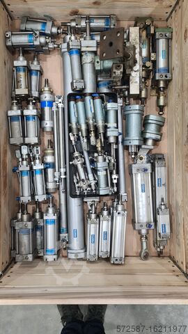 Çeşitli yedek parçalar FESTO ADVU