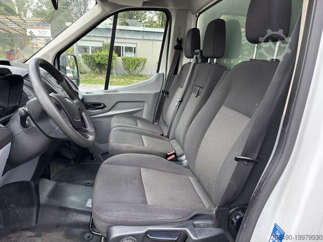 Transporter mit Koffer Ford Transit 350