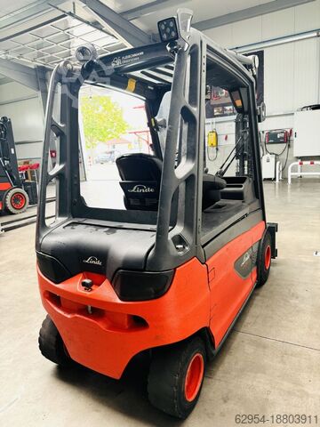 Stivuitor electric cu 4 roți Linde E 25 L-01 Batterie Bj.16