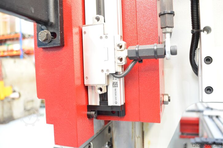 Hydraulisk mappe MVD SERIE B - 3.100x135Tn