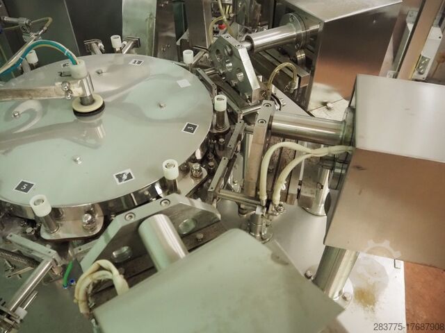 Rotációs előregyártott tasaktöltő és lezáró berendezés Kedi GD8-200