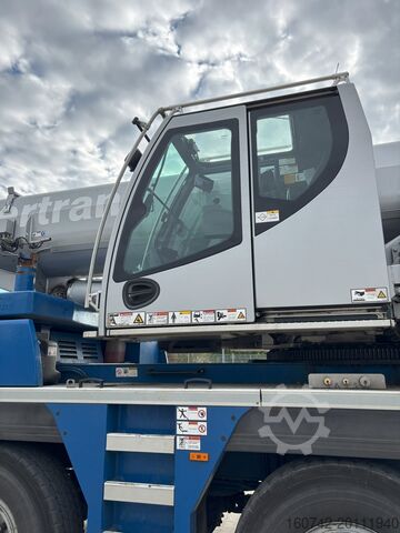 Mobil daru ballasztpótkocsival Liebherr LTM 1090-4.1