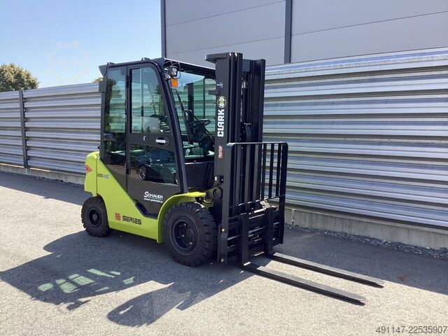 Elektrische vorkheftruck met 4 wielen Clark S25XE