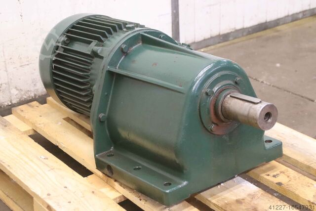 Motorreductor 5,5 kW 56 rpm Bauer 930/410/H375 mm