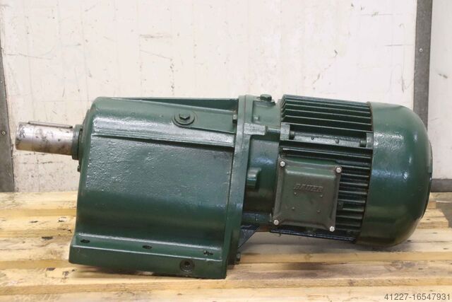 Motorreductor 5,5 kW 56 rpm Bauer 930/410/H375 mm