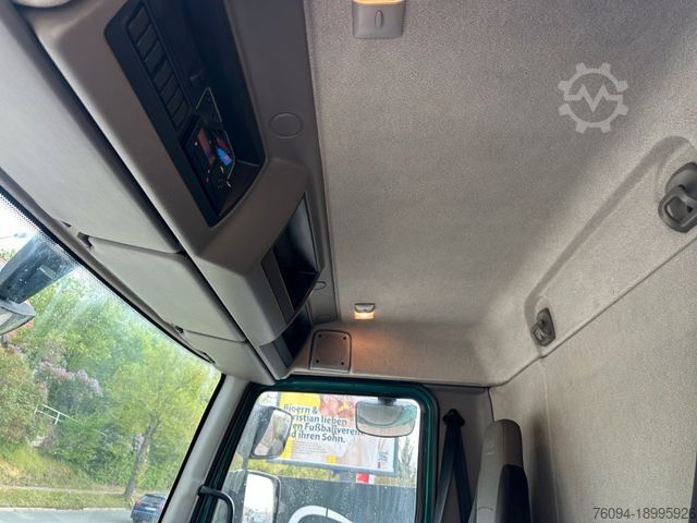 Camion cu platformă DAF LF45.210 Pritsche 6,5m KRAN FUNK