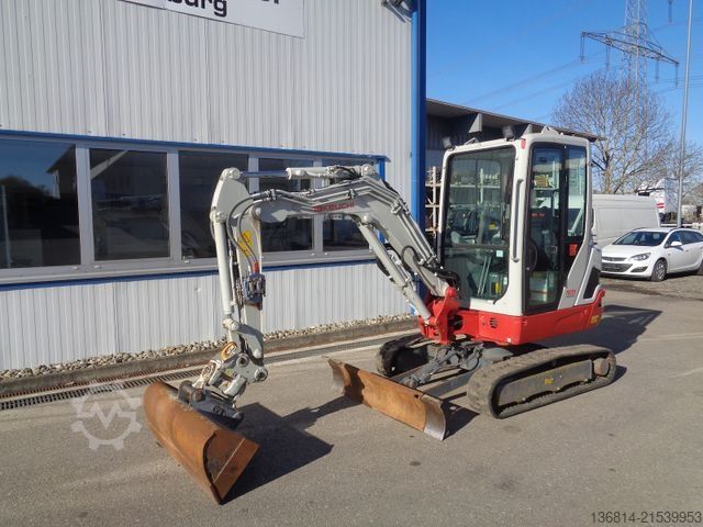 Minigraver TAKEUCHI TB 225 Powertilt Löffel Taklock 2.400 kg