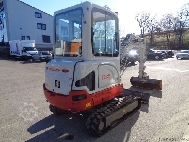 Minigraver TAKEUCHI TB 225 Powertilt Löffel Taklock 2.400 kg