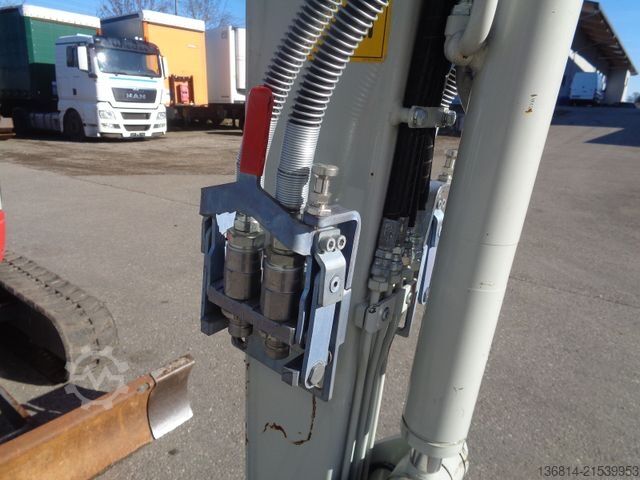 Minigraver TAKEUCHI TB 225 Powertilt Löffel Taklock 2.400 kg
