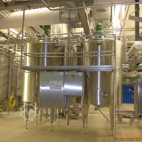 8000 liter geïsoleerde roertank van V2A met balkroerder en CIP-sproeibollen.  7241